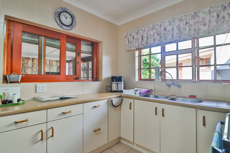 3 Bedroom Property for Sale in Middedorp Western Cape